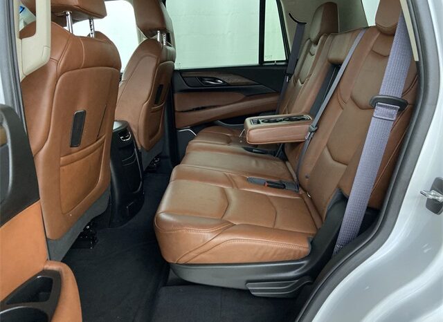 
								2016 Cadillac Escalade Luxury full									